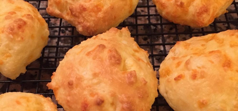 pao de queijo aka cheese puffs aka cheesy poufs